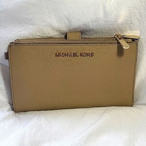 Michael Kors wallet, beige.